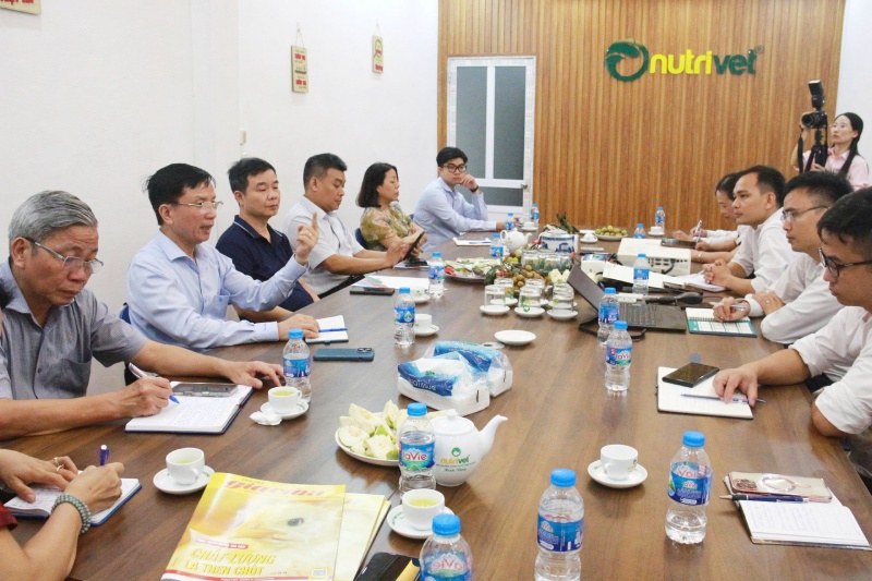 hiệp hội gia cầm gắn biển tên Nutrivet