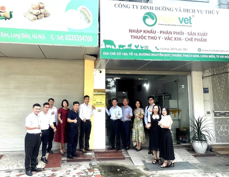 hiệp hội gia cầm gắn biển tên Nutrivet